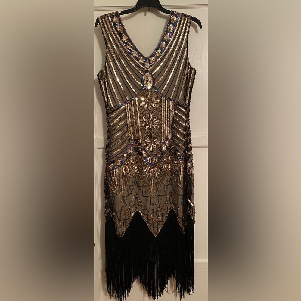 Fun themed roaring 20’s dress with a size zipper.